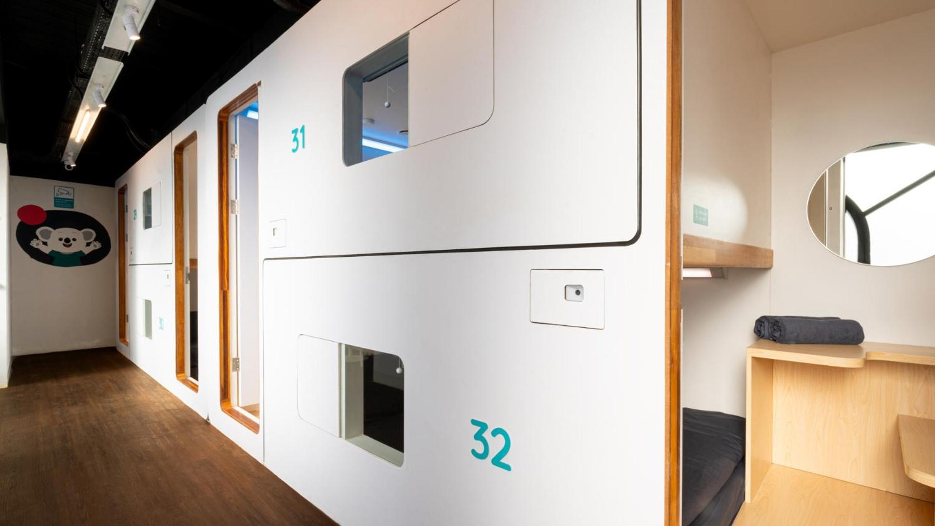 Capsule hotel Bobopod Alun-alun,